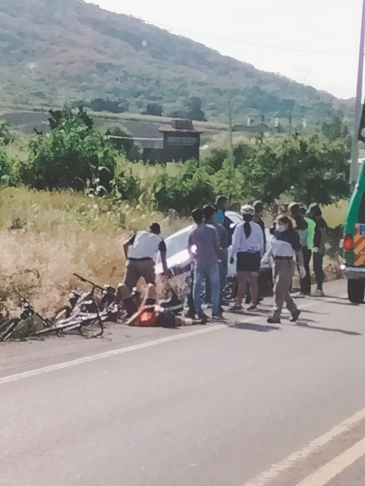 Patrulla de la FGE atropella a dos ciclistas2