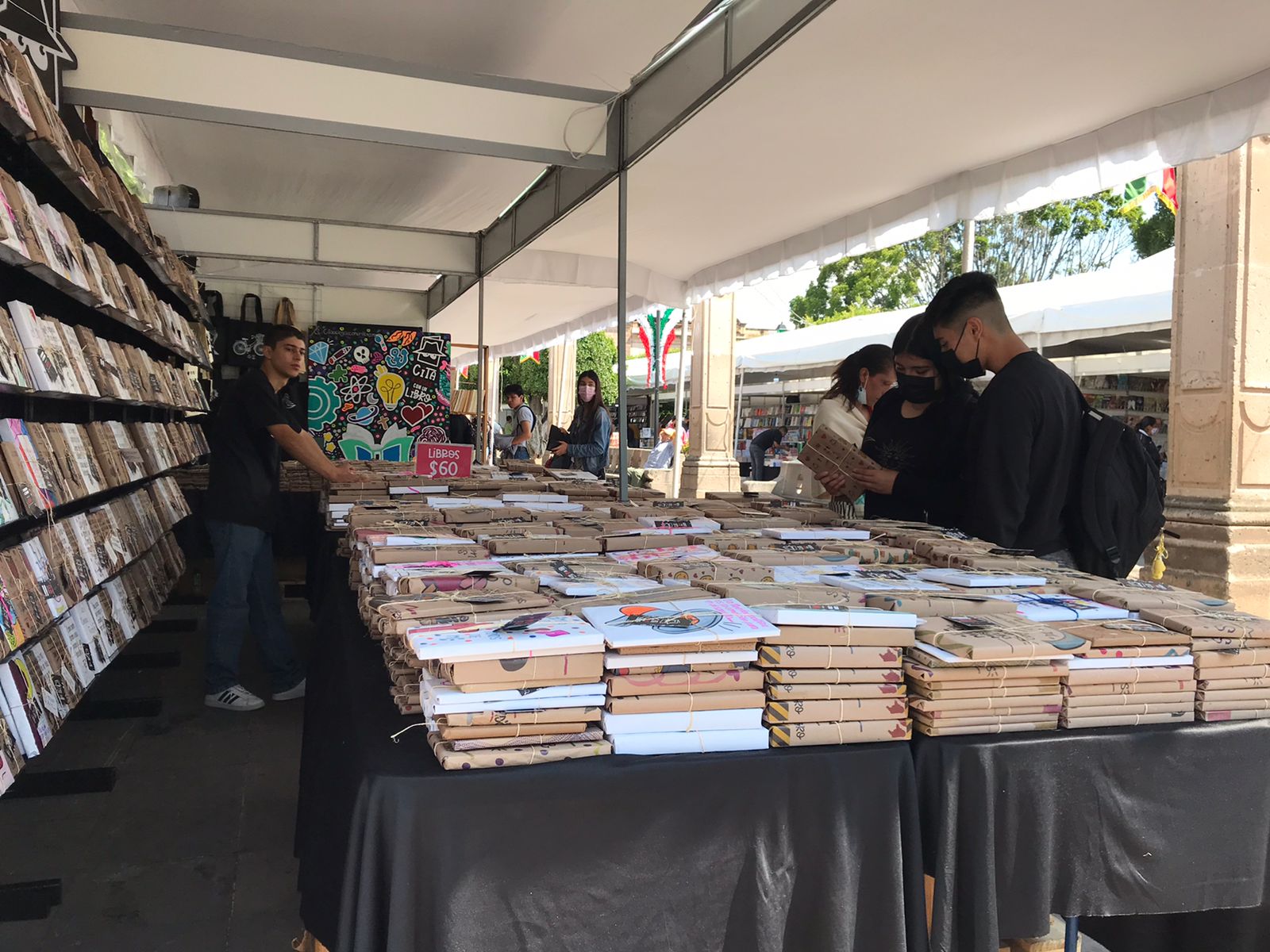 Por vender libros usados Ayuntamiento de Morelia limitan participación de morelianos en FILM 2022