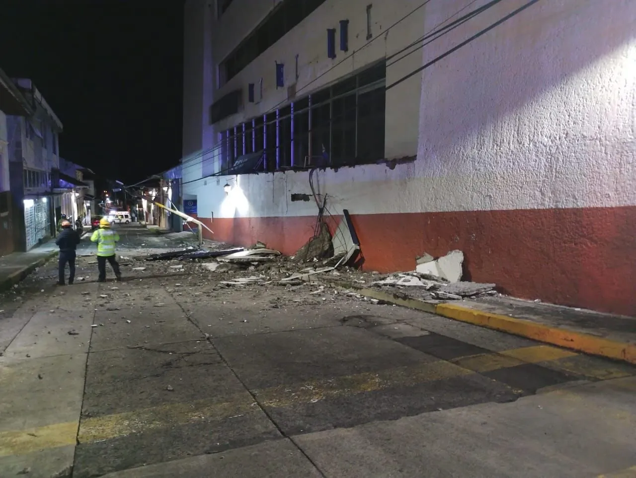 Revisan posibles afectaciones tras temblor de esta madrugada