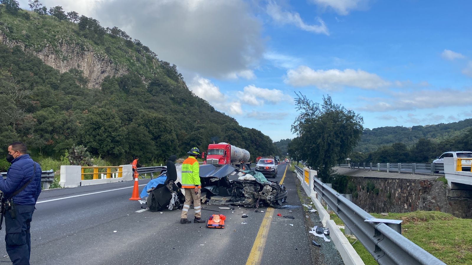 Se accidenta vehículo en la autopista de Occidente