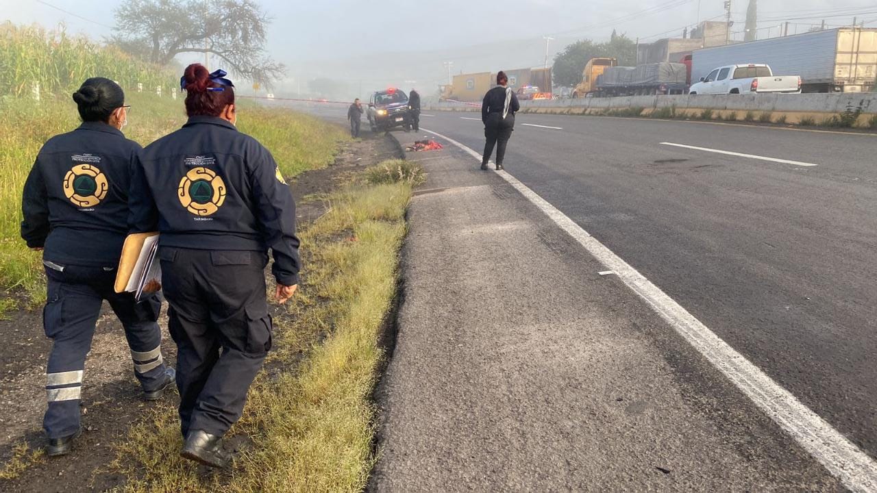 Sujeto muere atropellado en la carretera Morelia-Salamanca