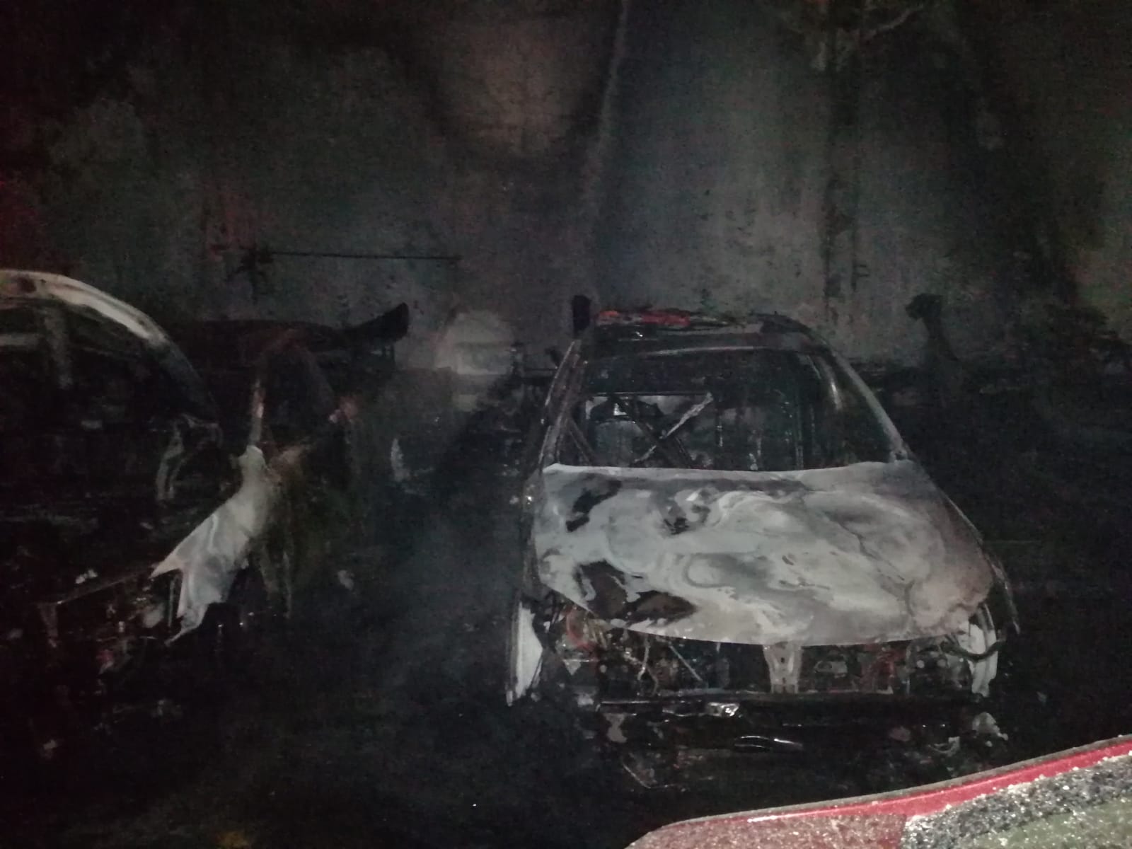 Taller automotriz es consumido por el fuego en la colonia Nueva Valladolid