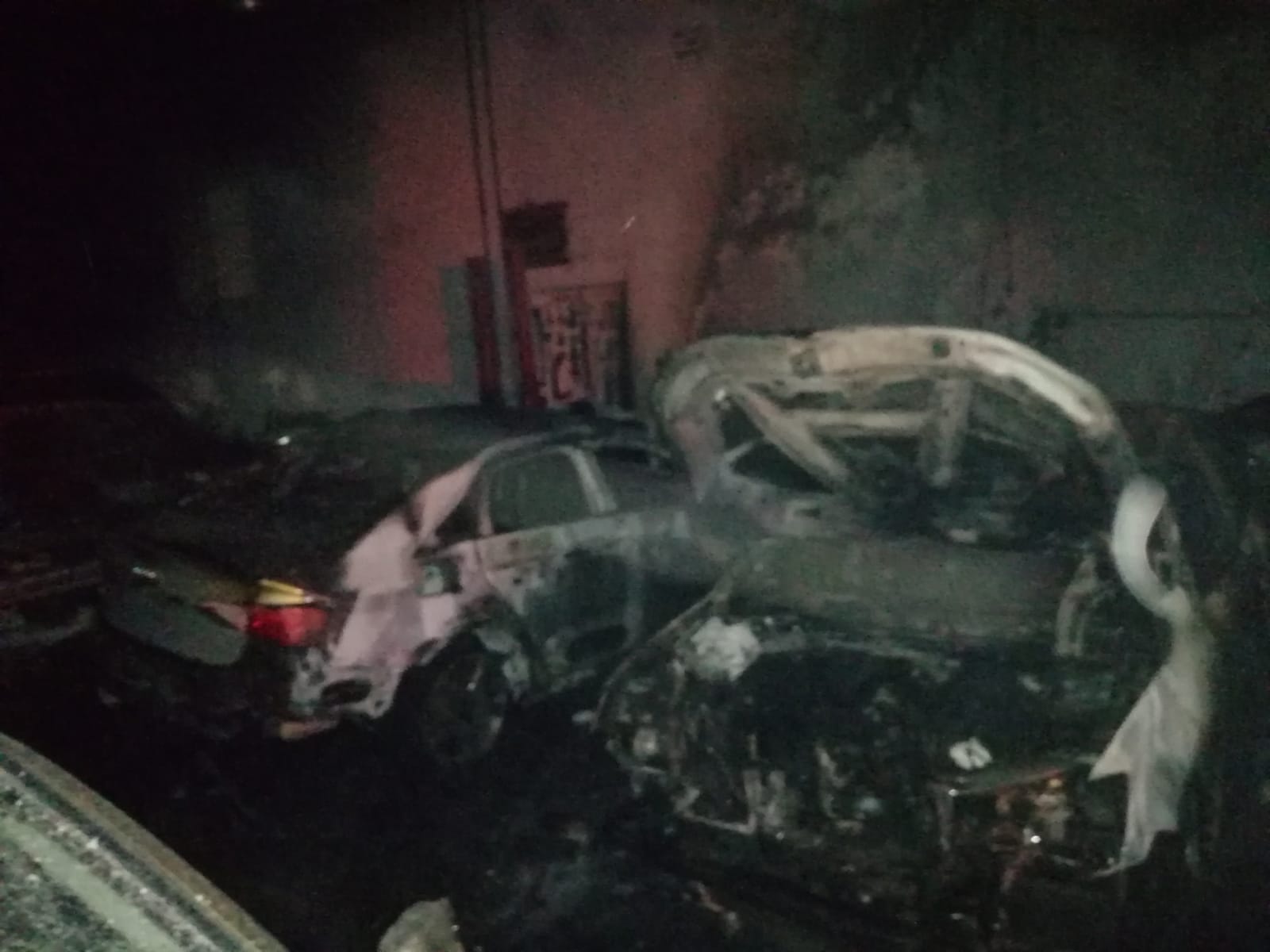 Taller automotriz es consumido por el fuego en la colonia Nueva Valladolid