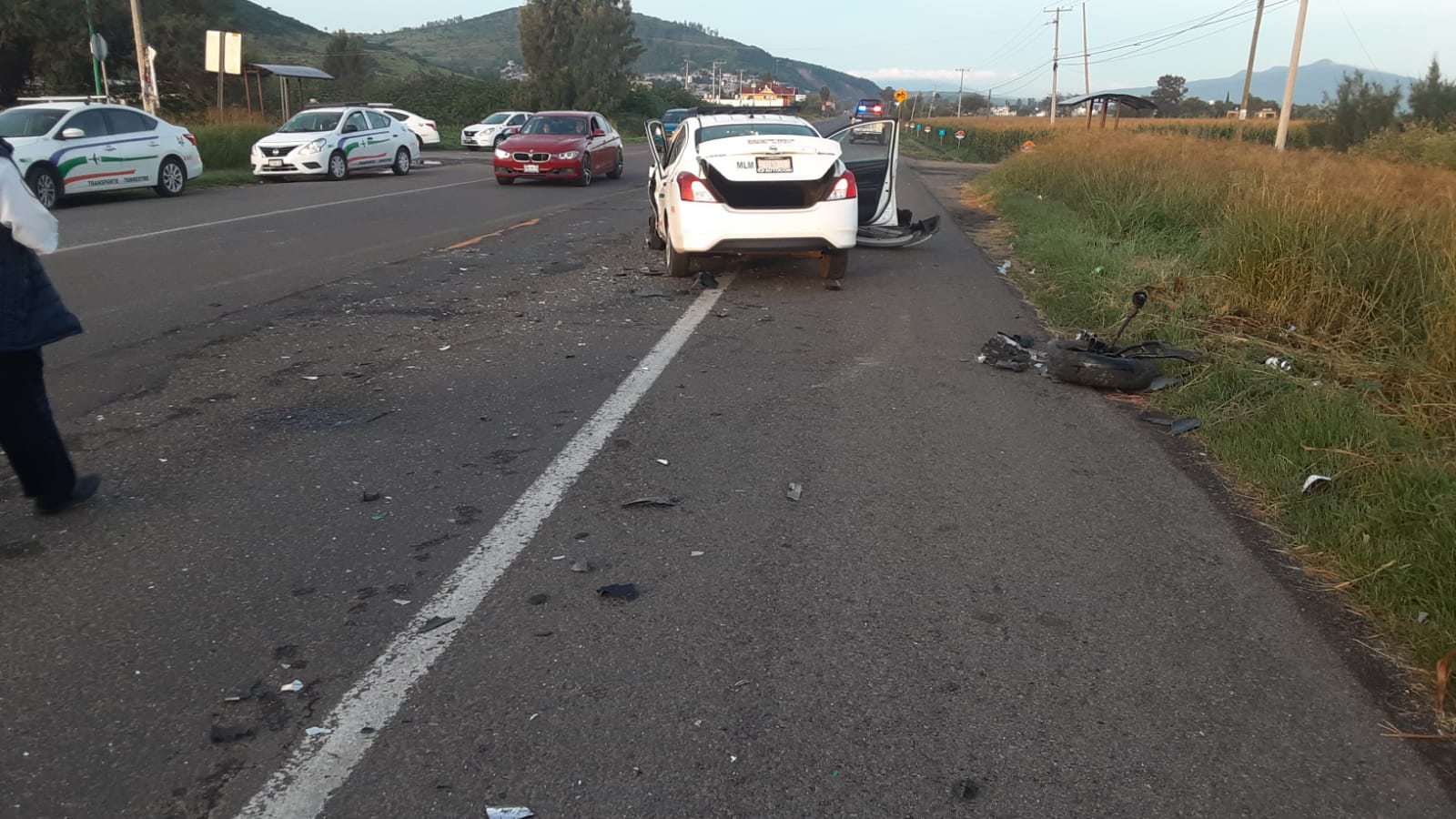 Chocan dos taxis del aeropuerto, hay cinco lesionados