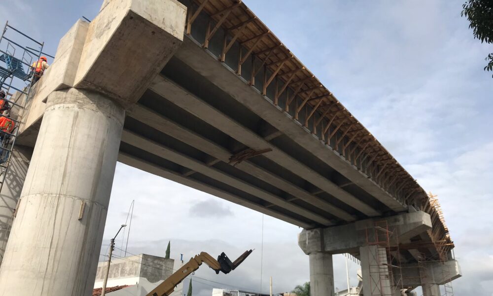 Alfonso va de transito; pagará apuesta por retraso en Puente de Siervo