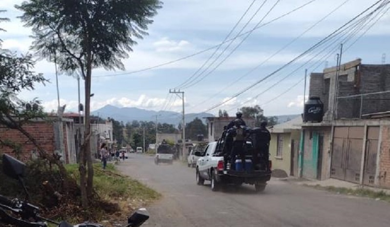 Apedrean policías municipales