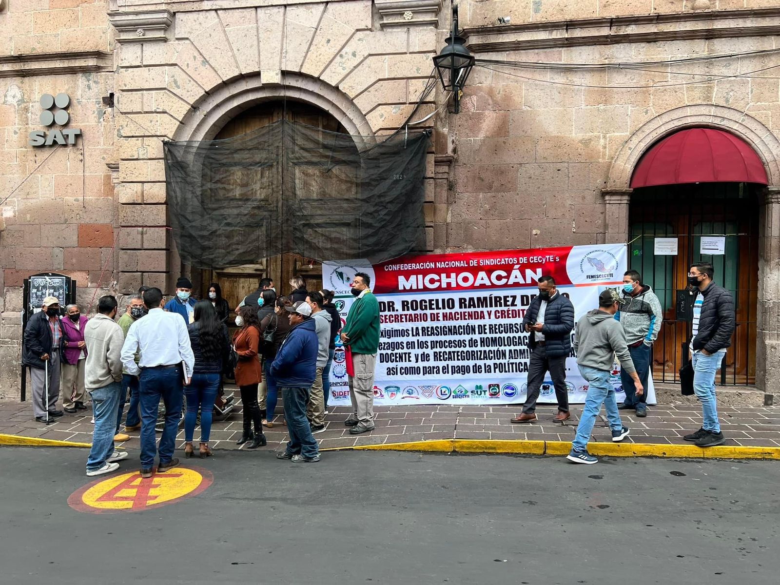 Bloqueado Centro de Morelia por la carera Panamericana y maestros