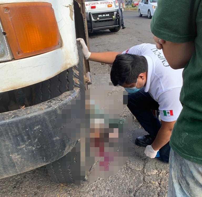 Camión recolector de basura atropella y mata a adulto mayor