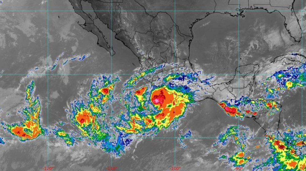 Posible huracán Roslyn afectaría Michoacán en proximas horas