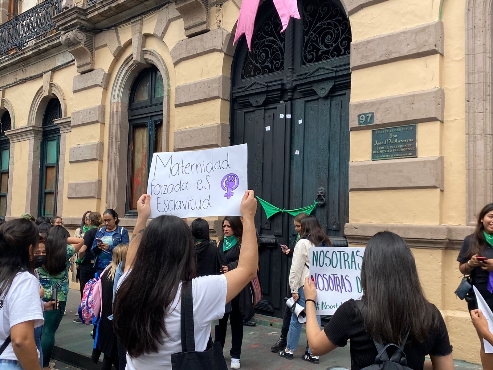 Colectivas feministas exigen ingresar al Congreso y emitir posicionamiento