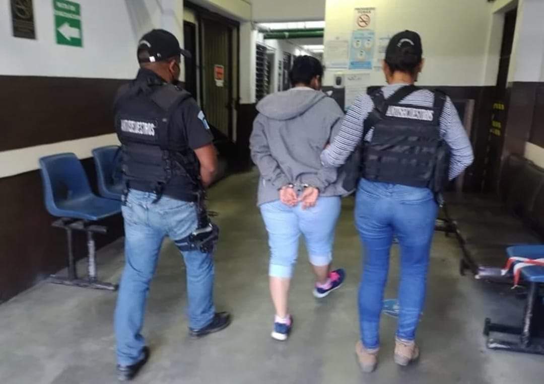 Detienen a segunda implicada del asesinato de madre e hija en Apatzingán