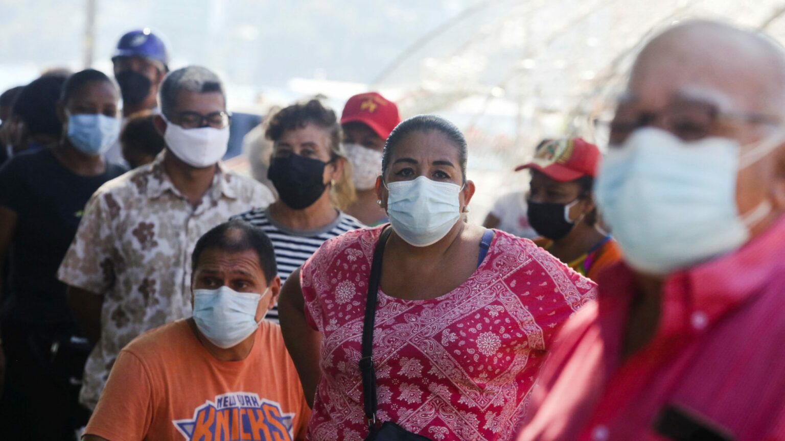 Eliminan uso obligatorio de cubrebocas en aeropuertos y vuelos