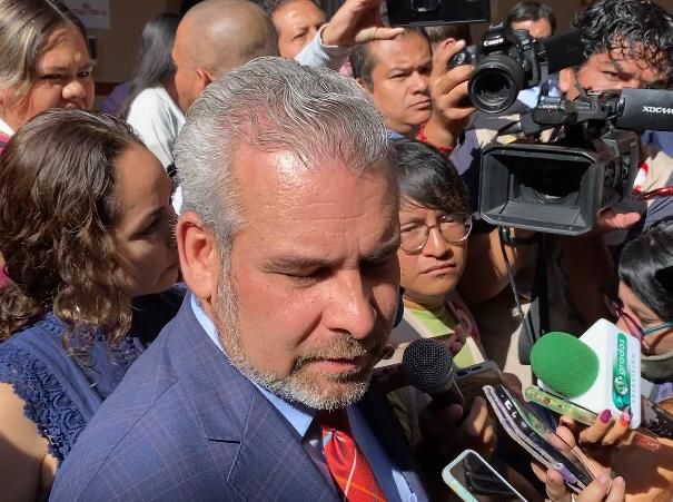 Insiste Bedolla: hubo fraude en construcción de cuarteles con Silvano