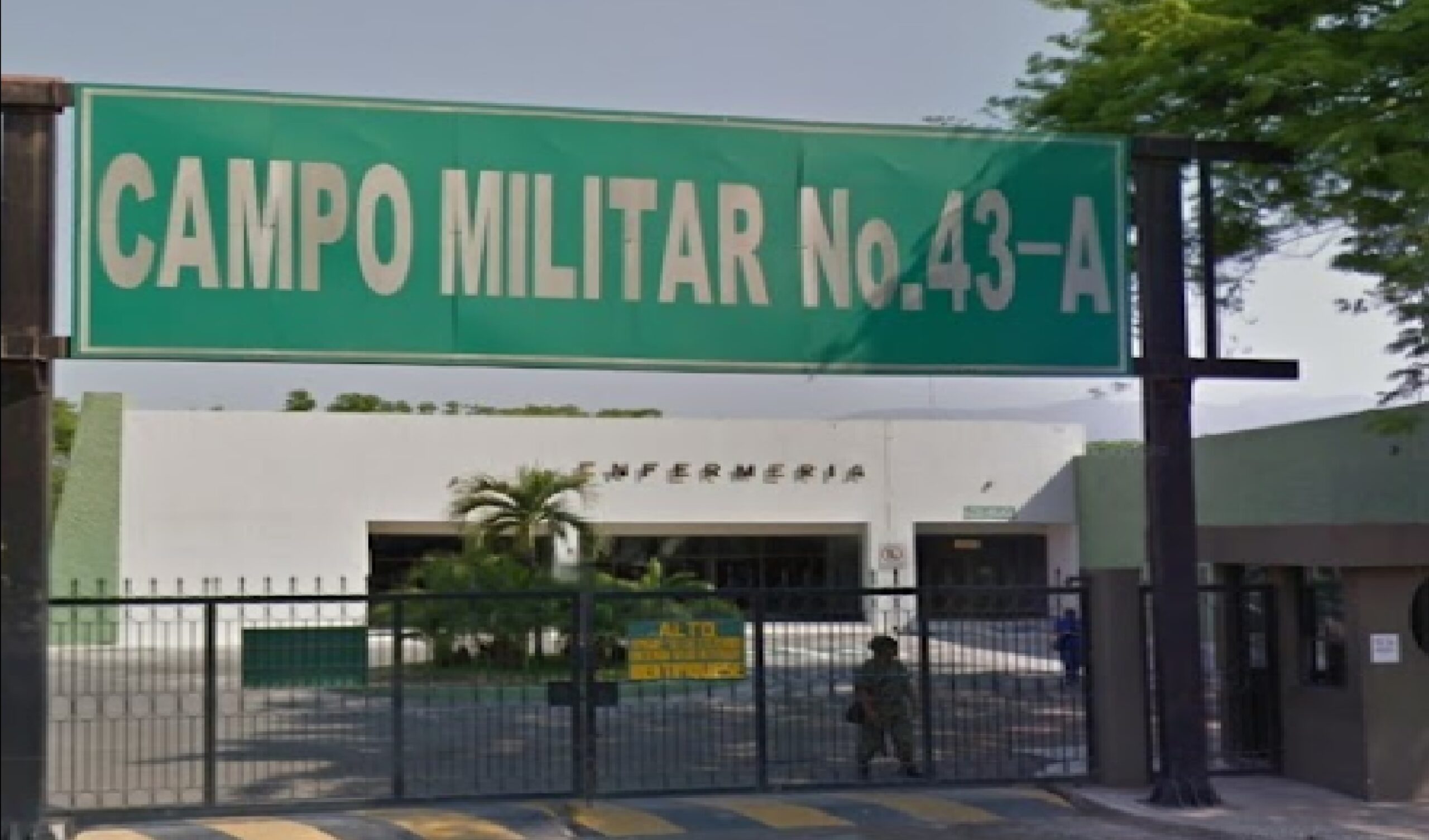 Los Viagras compran armas frente al Ejército en Apatzingán, y no los detienen