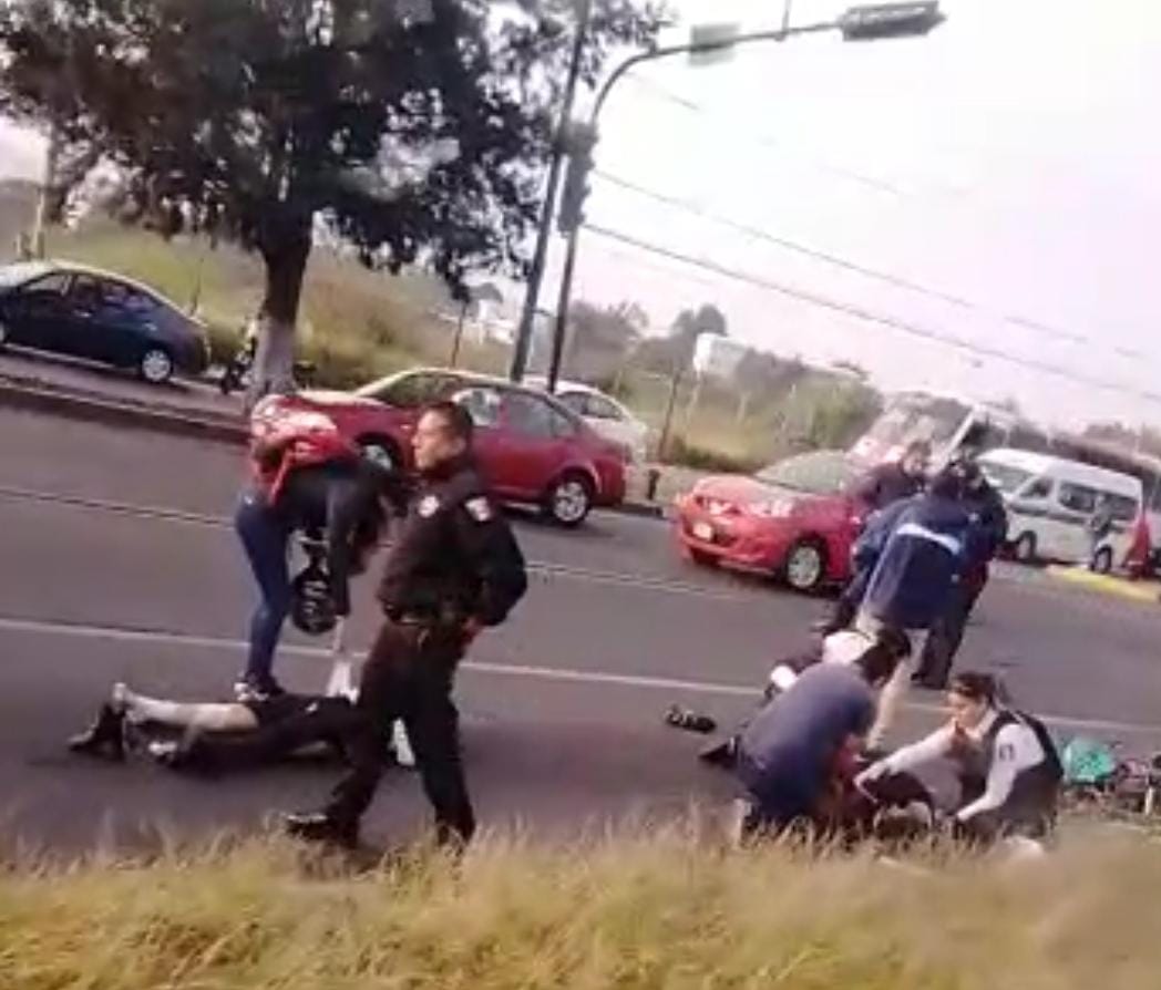 Motociclistas resultan lesionados tras choque en la avenida Madero