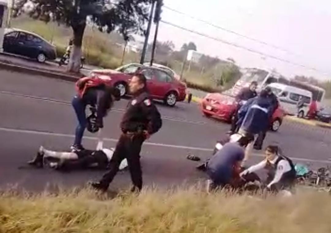 Motociclistas resultan lesionados tras choque en la avenida Madero