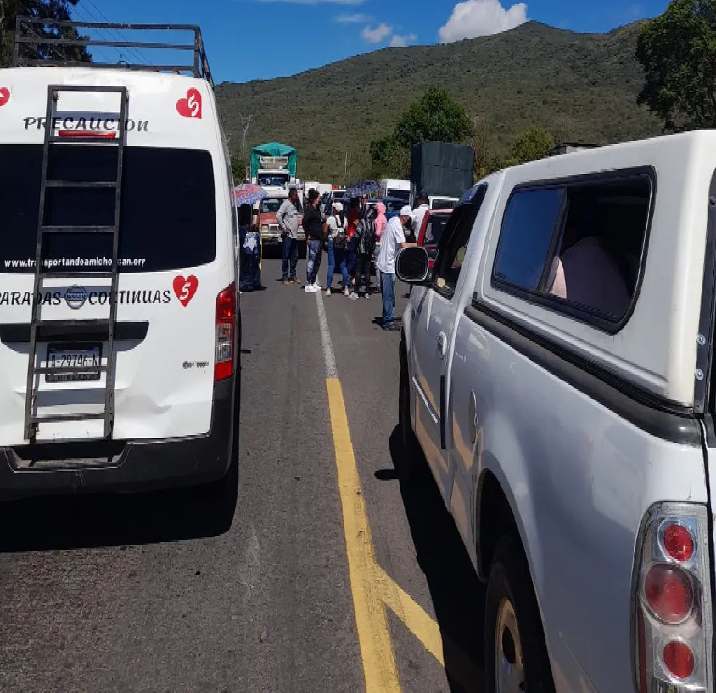 Muere motociclista en la carretera Zamora - Tangancicuaro