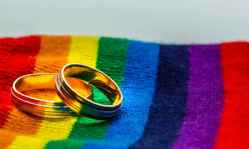 Pareja lésbica se casan en Cuba tras nuevo Código Familiar