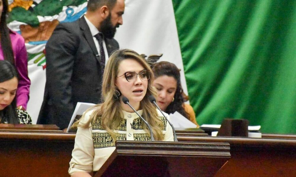 Samanta Flores a proteger automovilistas
