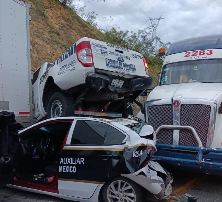 Se registra carambola en la autopista Siglo XXI, hay un lesionado