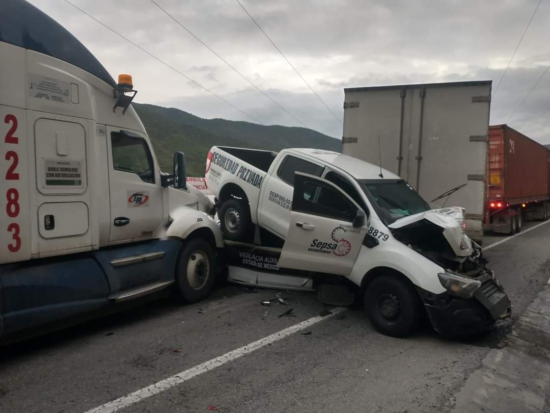 Se registra carambola en la autopista Siglo XXI, hay un lesionado