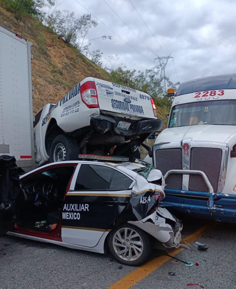 Se registra carambola en la autopista Siglo XXI, hay un lesionado