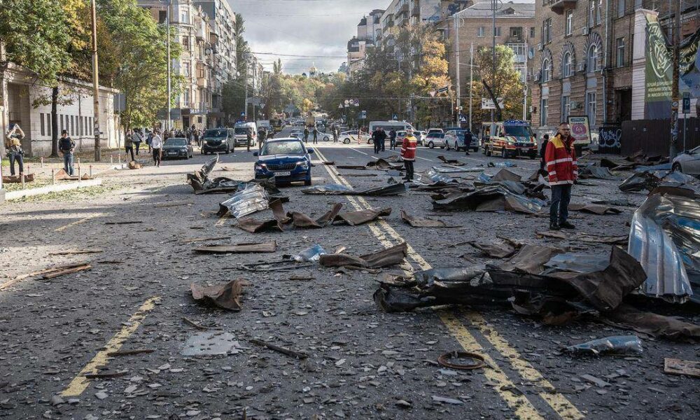 Suman al menos 11 muertos tras bombardeos en Kiev en Ucrania