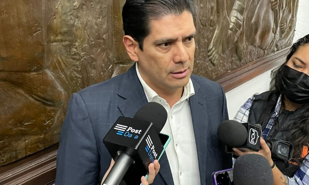Familiares de Bedolla en gobierno de Aguililla no blindarían a alcaldesa