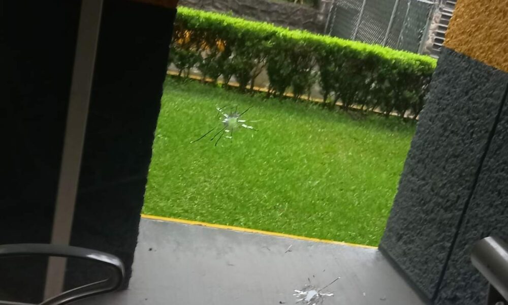 Atentan contra un hombre afuera del Hospital Regional de Uruapan