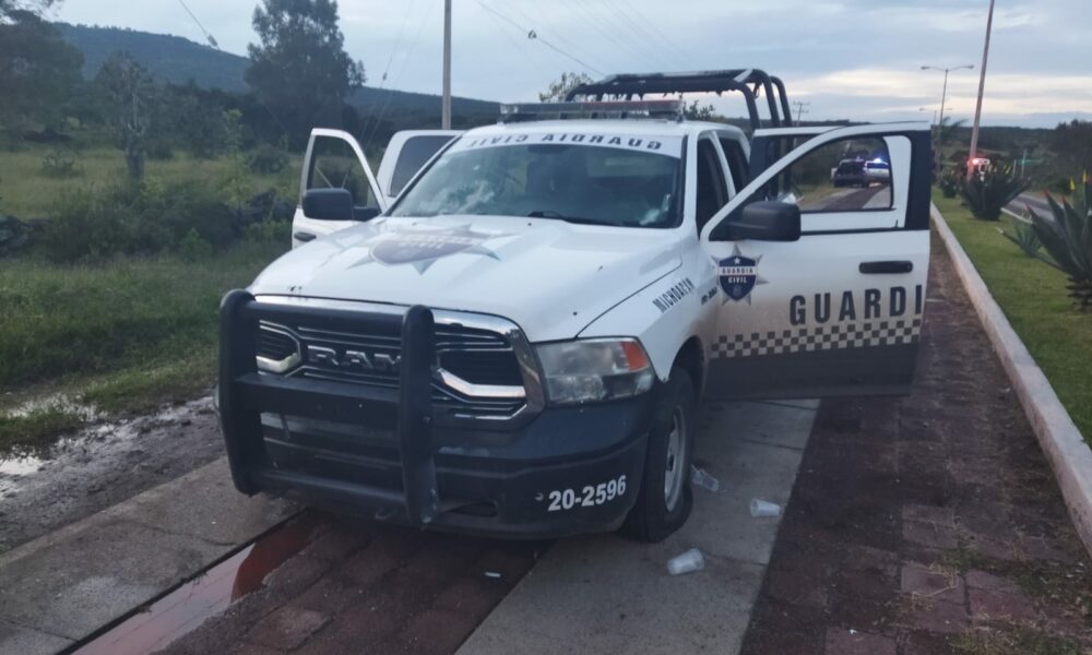 Guardia Civil se enfrenta con grupo armado en Jiquilpan