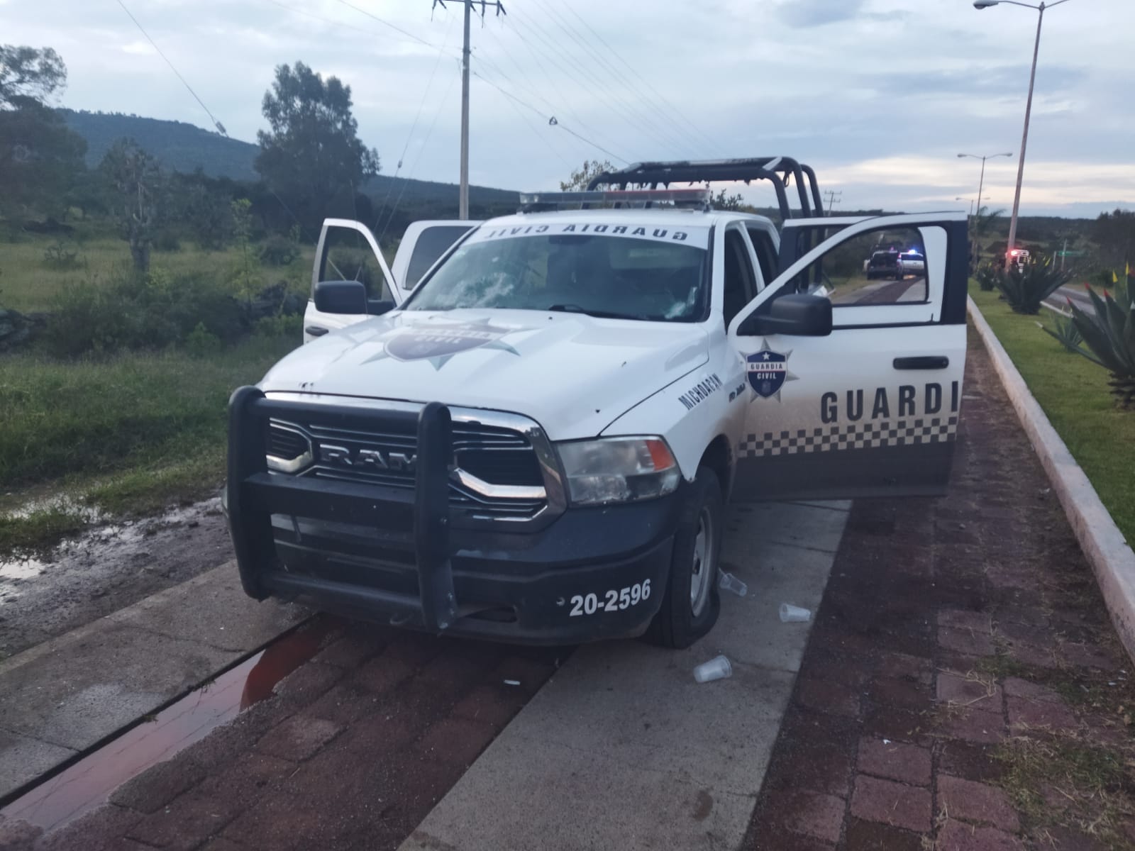 Guardia Civil se enfrenta con grupo armado en Jiquilpan