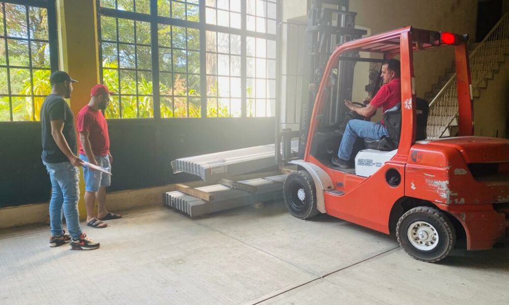 Entrega Gobierno de Michoacán otra dotación de láminas para damnificados por sismos
