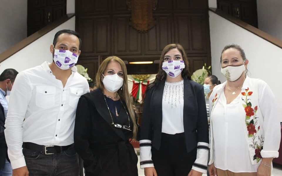Arropa PES a alcaldesa de Penjamillo pese a señalamientos