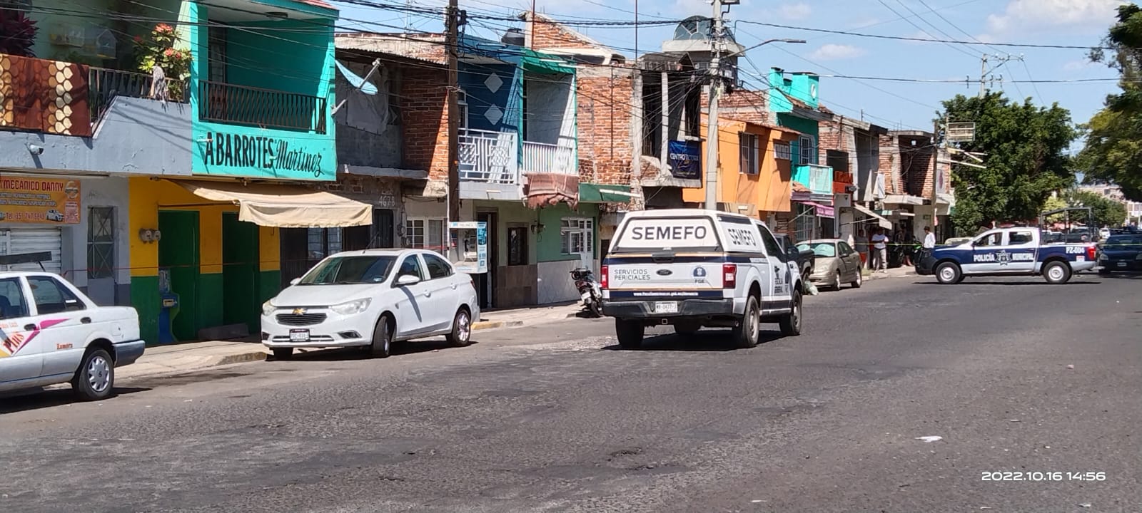 Asesinan a joven a balazos dentro de tienda de abarrotes  