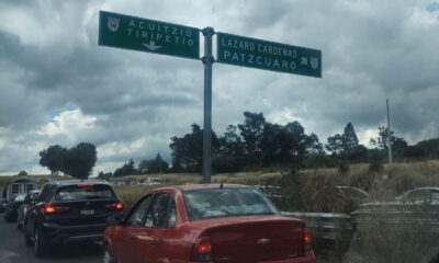 Normalistas bloquean la carretera Morelia - Pátzcuaro