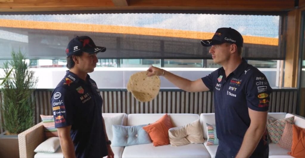 Checo Pérez y Max Verstappen hacen el ‘Tortilla Slap Challenge’