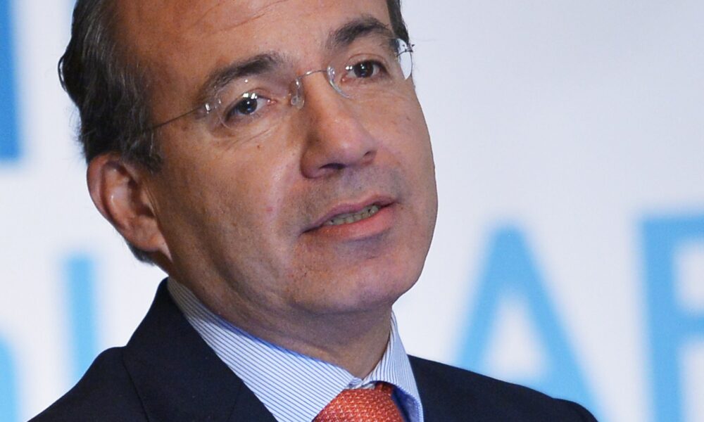 Niega Calderón ser investigado; "el secretario anda muy perdido"