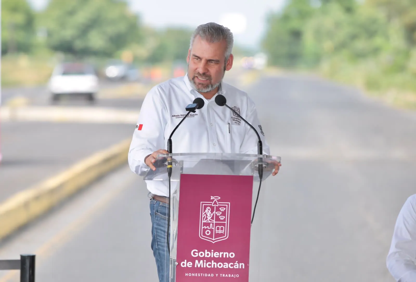 rehabilitación de tramos carreteros en Tierra Caliente