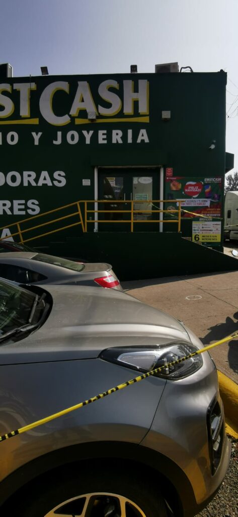 Asaltantes quedan atrapados en tienda de empeño de Morelia