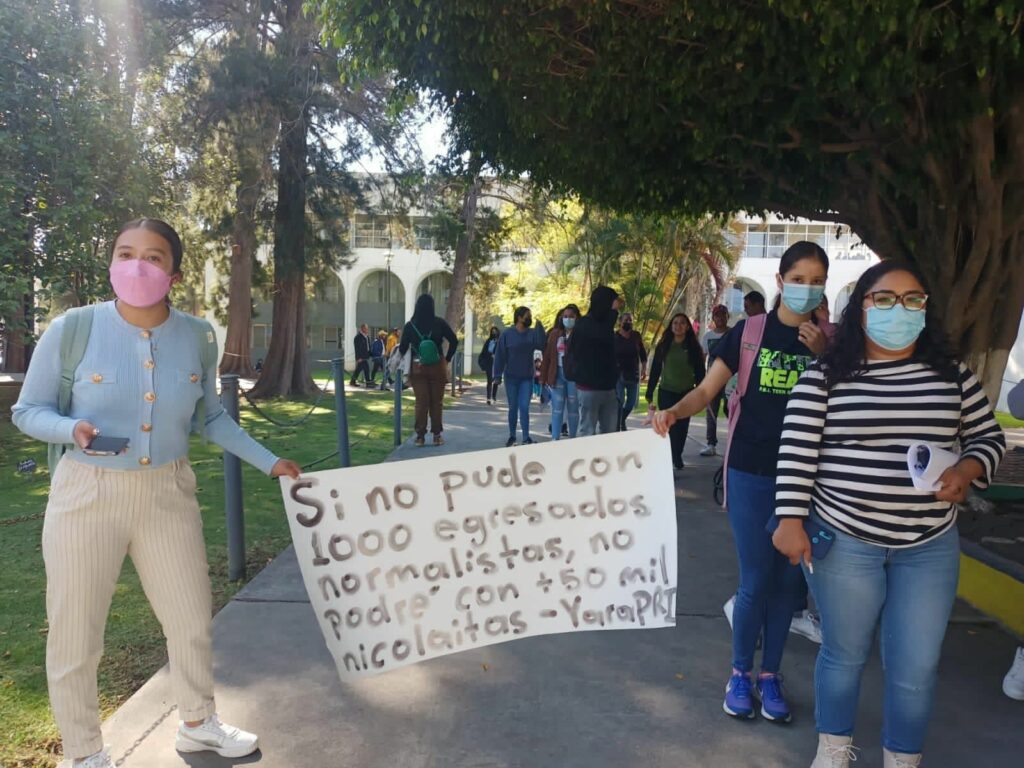 CENEM se manifiesta contra Yarabí Ávila al interior de CU