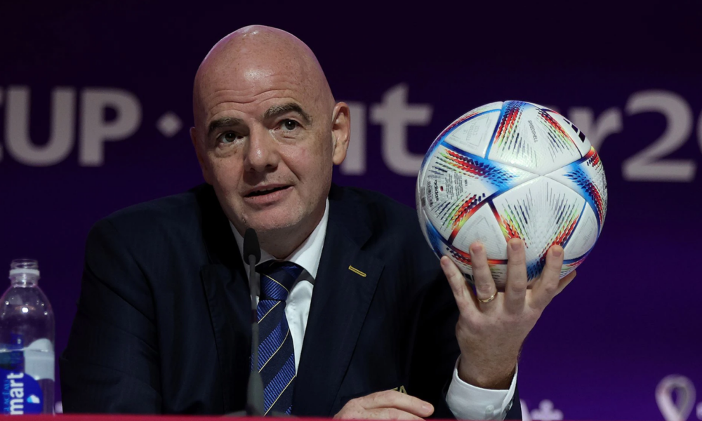 'Me siento gay'; trató de empatizar presidente de FIFA ante críticas