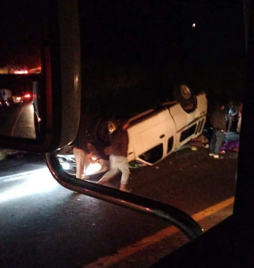 Chocan dos vehículos en la autopista Siglo XXI, se reportan varias víctimas