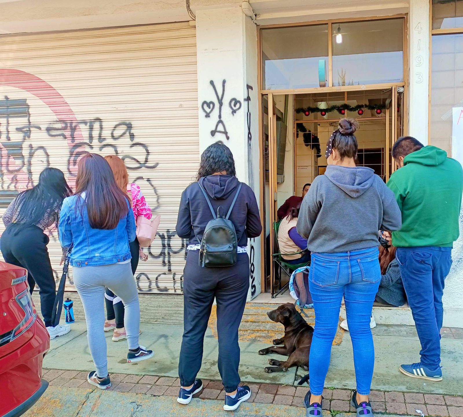 Egresados normalistas desafían a la SEE; bloquean UESICAMM