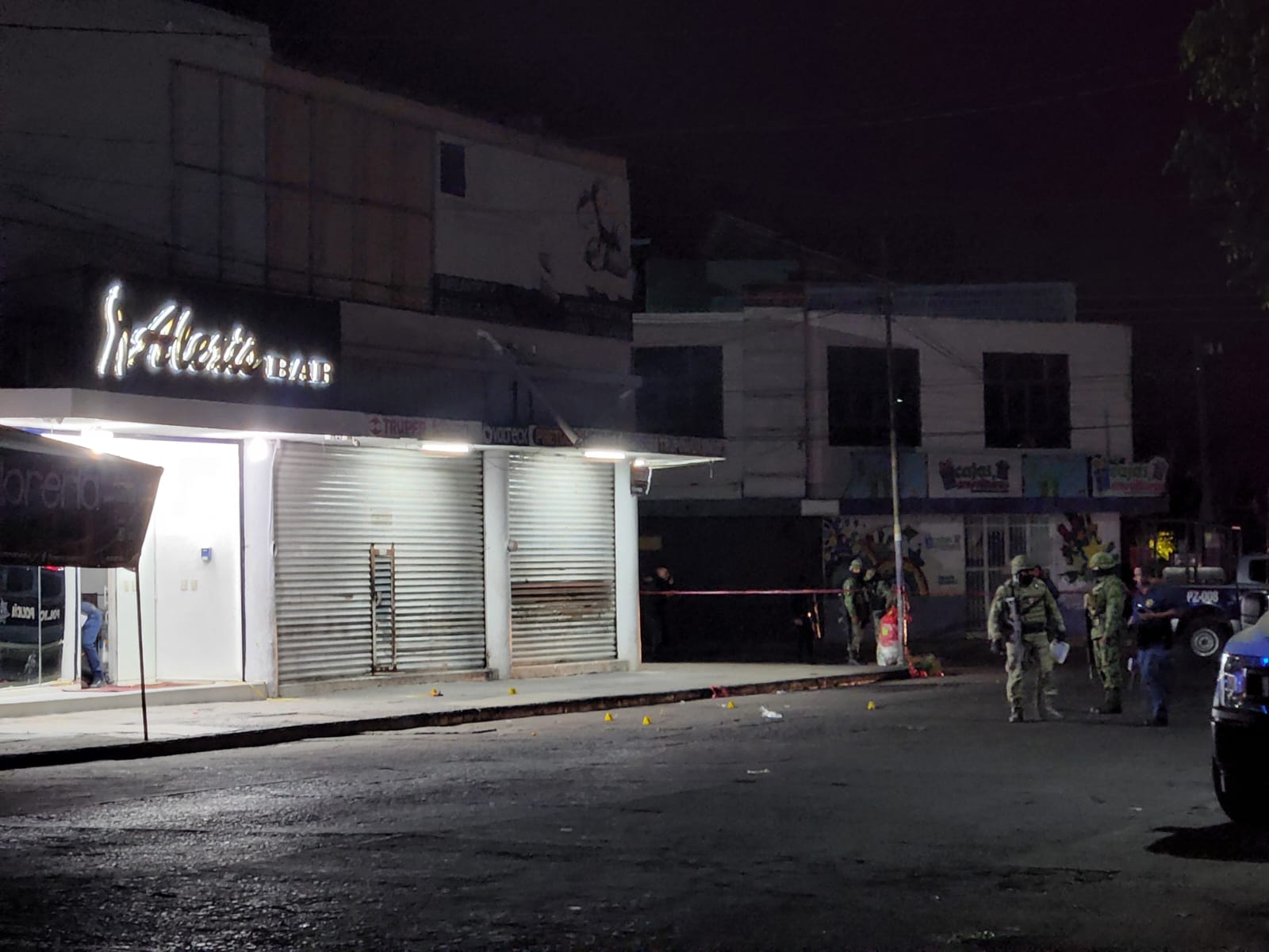 Ejecutan a balazos a mesero en bar de la zona centro de Zamora