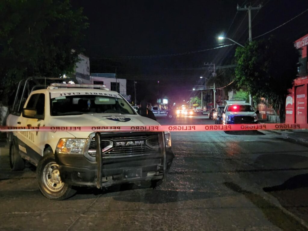 Ejecutan a balazos a mesero en bar de la zona centro de Zamora