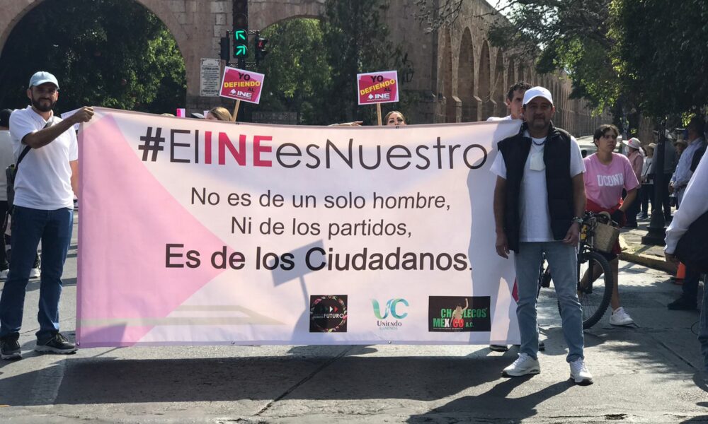 En Morelia, miles defienden al INE y pugnan por su perfección