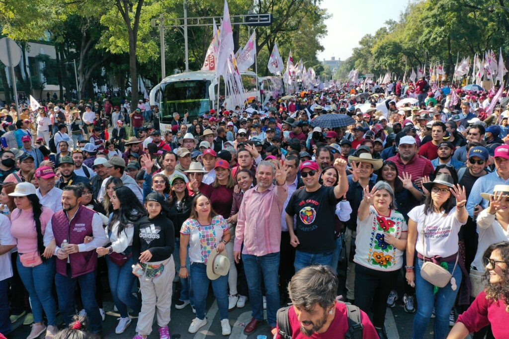 Encabeza Bedolla contingente de Michoacán en marcha de AMLO