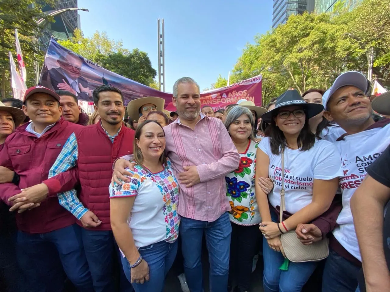 Encabeza Bedolla contingente de Michoacán en marcha de AMLO