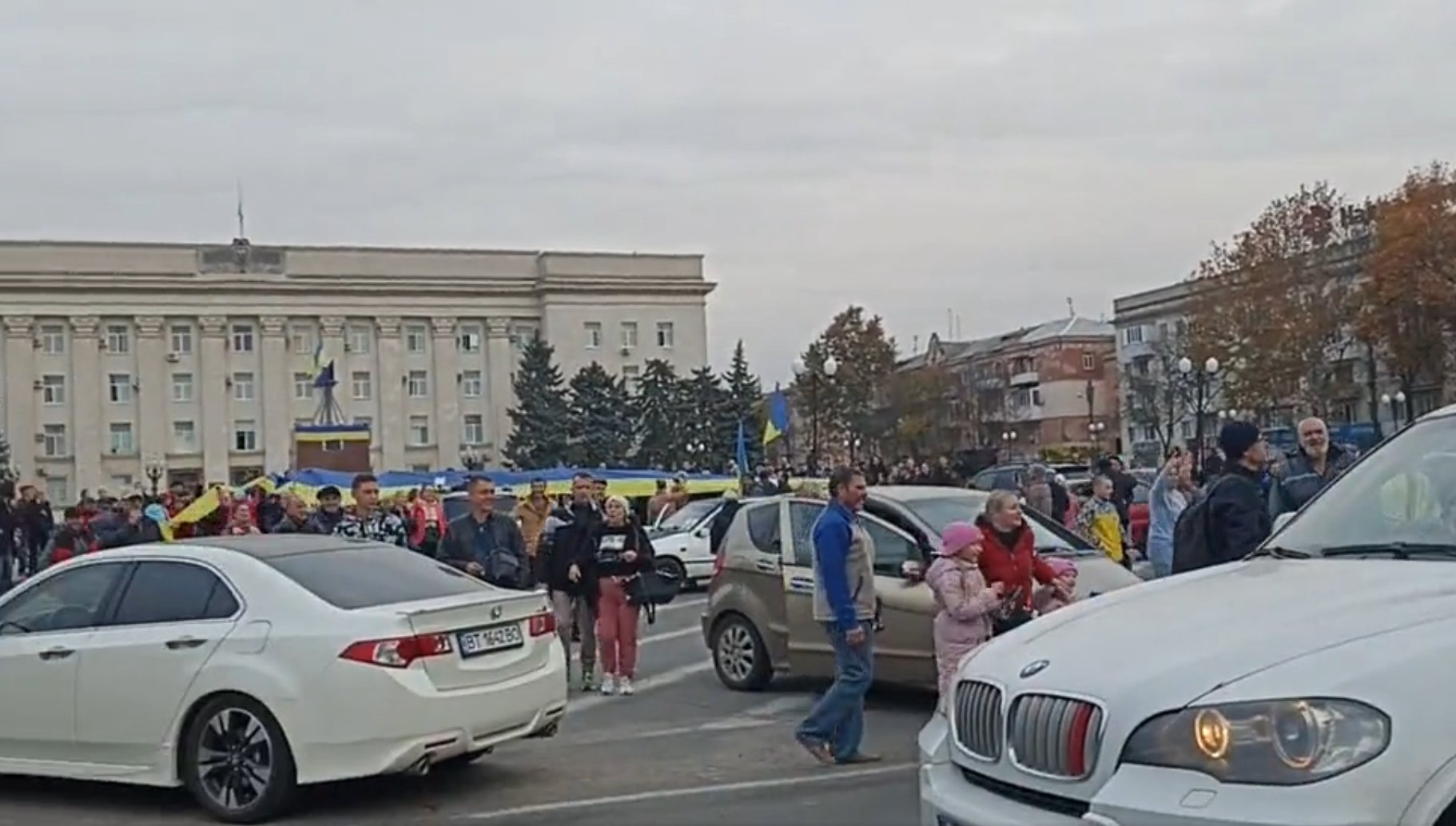Fuerzas de Ucrania ingresan a Jersón tras retirada de Rusia