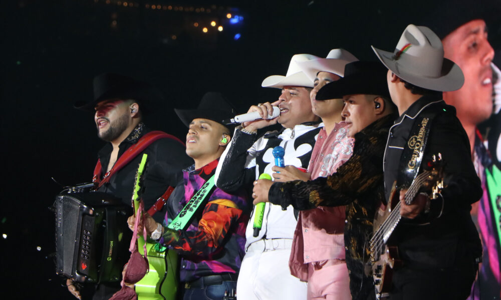Grupo Firme abucheos